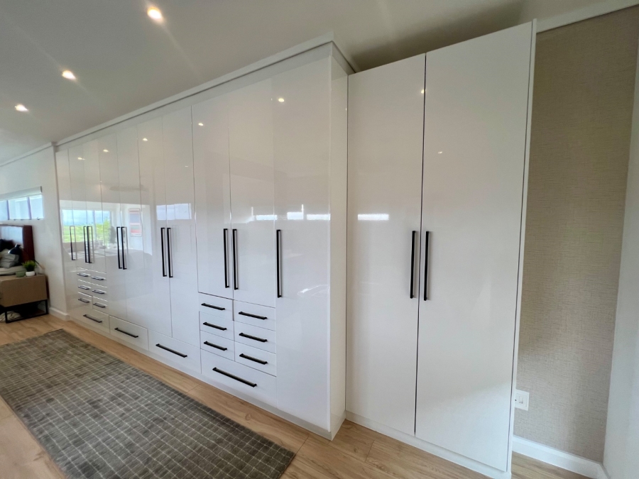 5 Bedroom Property for Sale in Oubaai Western Cape